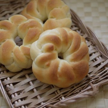 Eileen Lin一起做了聖誕辮子花圈麵包