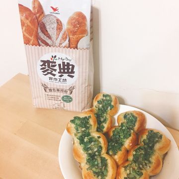 臣ㄔㄣˊ一起做了蔥花麵包  【麥典實作工坊麵包專用粉】