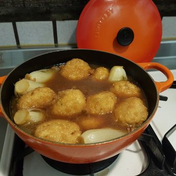 Vivian Huang一起做了鑄鐵鍋料理-娃娃菜砂鍋獅子頭