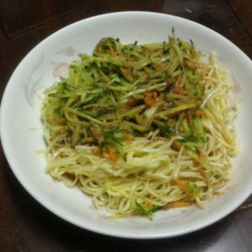 Irene Liao一起做了台式涼麵