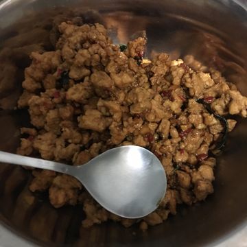 料理潔一起做了打拋雞丁