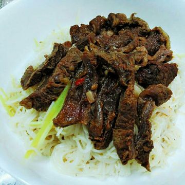 J一起做了香煎牛里肌肉佐伍斯特醬