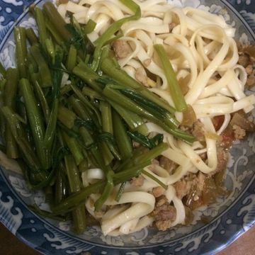 簡單吃簡單一起做了清炒空心菜