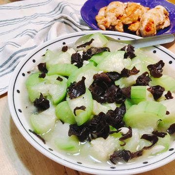 米娃愛做菜一起做了家常炒絲瓜
