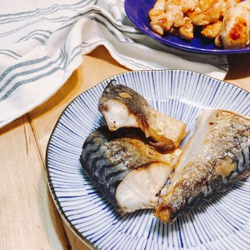 米娃愛做菜一起做了【影片】簡易日式料理 - 味噌烤鯖魚