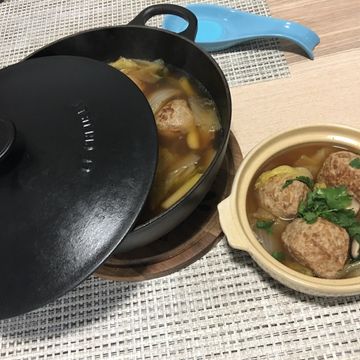 Mia Wang一起做了鑄鐵鍋料理-娃娃菜砂鍋獅子頭