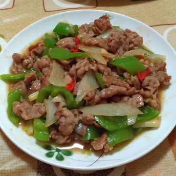阿玲~三寶貝的媽一起做了青椒洋蔥炒五花肉