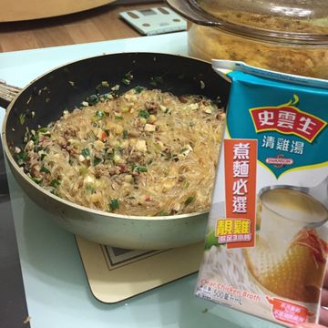 Hu Chan一起做了螞蟻上樹-史雲生