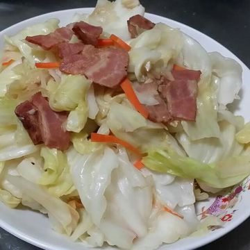 愛碎唸的人妻煮婦一起做了瑪莉廚房：培根清炒高麗菜
