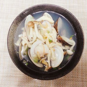 貴婦小靜一起做了菇菇蛤蠣湯