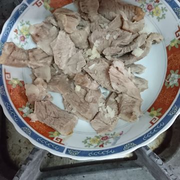 小米一起做了蒜泥白肉