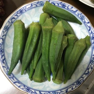企鵝好愛煮一起做了清爽涼拌秋葵