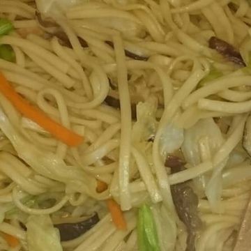 Vivien一起做了台式炒麵