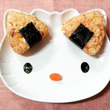 嘰哩呱啦一起做了【食譜 • 冷飯】鮭魚飯糰