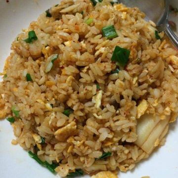 Hui-Juan Li一起做了韓式泡菜炒飯