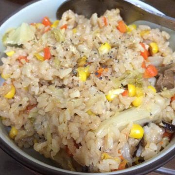 Hui-Juan Li一起做了高麗菜飯