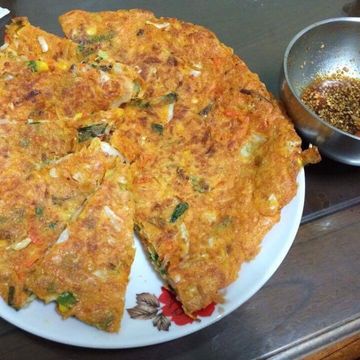 Hui-Juan Li一起做了韓式泡菜煎餅