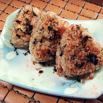 嘰哩呱啦一起做了[小烤箱]海苔烤飯糰