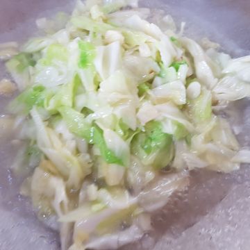 張伶如一起做了炒高麗菜（家常料理）