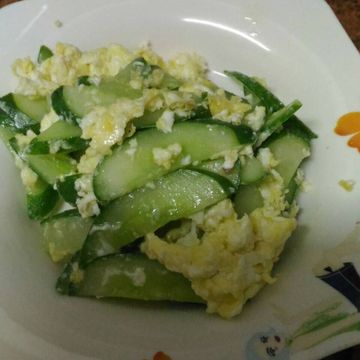 芯慧的簡單料理💕一起做了小黃瓜炒蛋