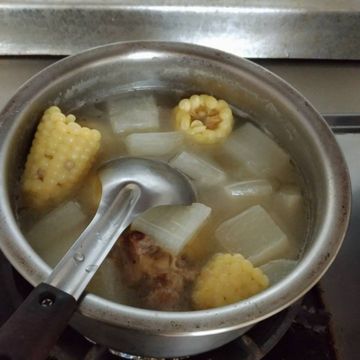 Irene Liao一起做了【電鍋料理】水果玉米蘿蔔排骨湯