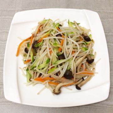 阿真的手路菜一起做了芽菜炒豆皮~