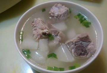 李素雲一起做了[留學生簡易食譜] 蘿蔔排骨湯