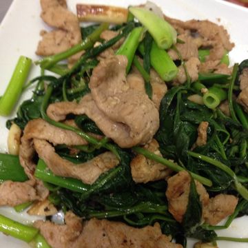 lisa一起做了給新手超簡單「沙茶牛肉炒空心菜」✨