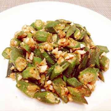 貴婦小靜一起做了鹹蛋炒秋葵-夏日快速料理