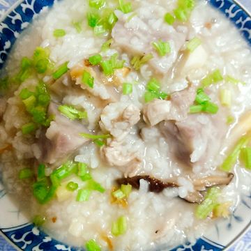 賴淑芬一起做了芋頭鹹粥