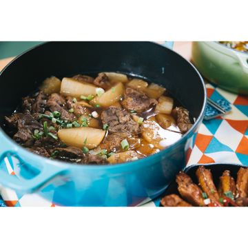 翁詩蕙一起做了日式蘿蔔燉牛肉食譜：只要五步驟