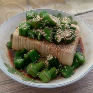 林志豪一起做了韓式醋辣醬拌秋葵蛋豆腐