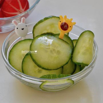 Fee kitchen 一起做了涼拌梅醋小黃瓜