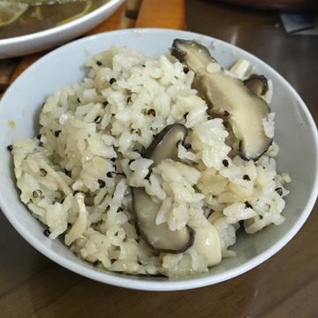 企鵝好愛煮一起做了美味的日式五目炊飯