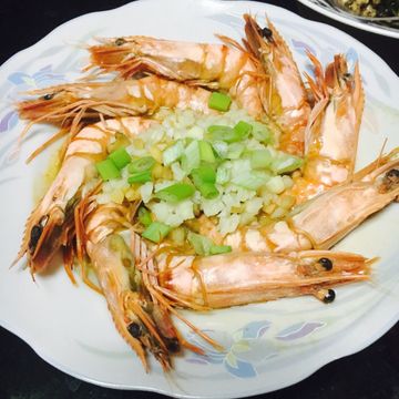 陳冠妤一起做了蒜蓉蒸蝦