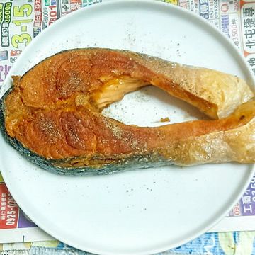 賴淑芬一起做了炙烤蜜糖鮭魚