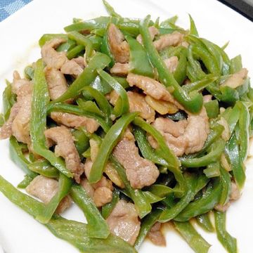 阿真的手路菜一起做了青椒炒肉絲