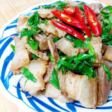 阿真的手路菜一起做了五香鹹豬肉