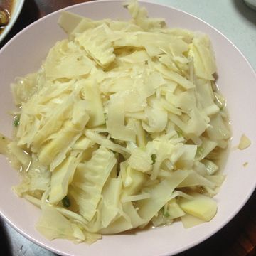 陳錦雲一起做了涼拌麻竹筍