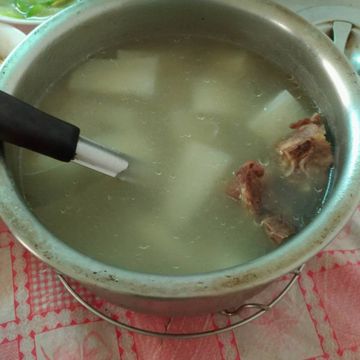Irene Liao一起做了蘿蔔排骨湯。冬天必吃的平民人蔘!