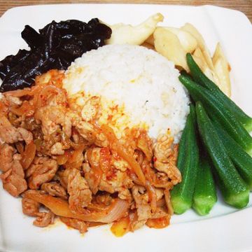 阿真的手路菜一起做了韓式泡菜炒豬肉