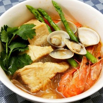 阿真的手路菜一起做了泰式酸辣海鮮粉絲煲
