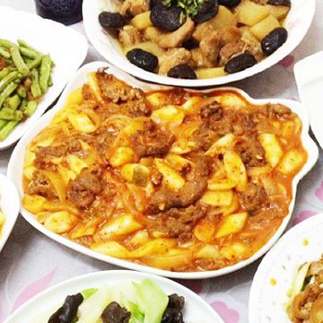 阿真的手路菜一起做了泡菜豬肉片炒年糕