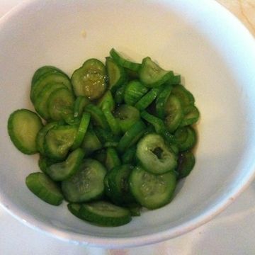 Hsin Chuan一起做了夏日涼拌菜🥒糖醋小黃瓜