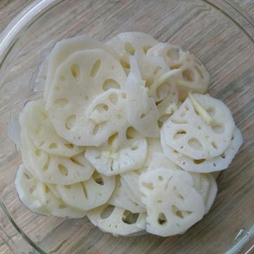 林志豪一起做了夏天的開胃菜：涼拌桂花蜜藕片