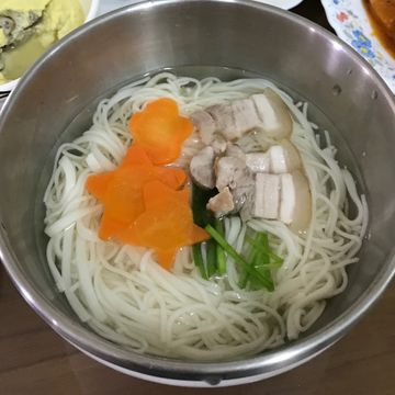 企鵝好愛煮一起做了韓國水冷麵