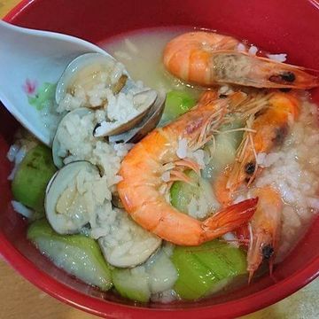 潘潘的手作料理廚房一起做了絲瓜海鮮粥