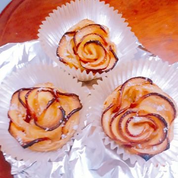 E.H一起做了玫瑰起酥捲