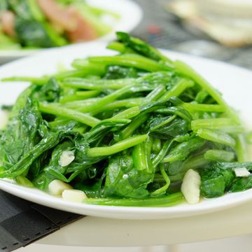 Dolly Chen一起做了清炒菠菜