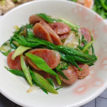 Dolly Chen一起做了蒜苗酒味香腸_黑橋牌